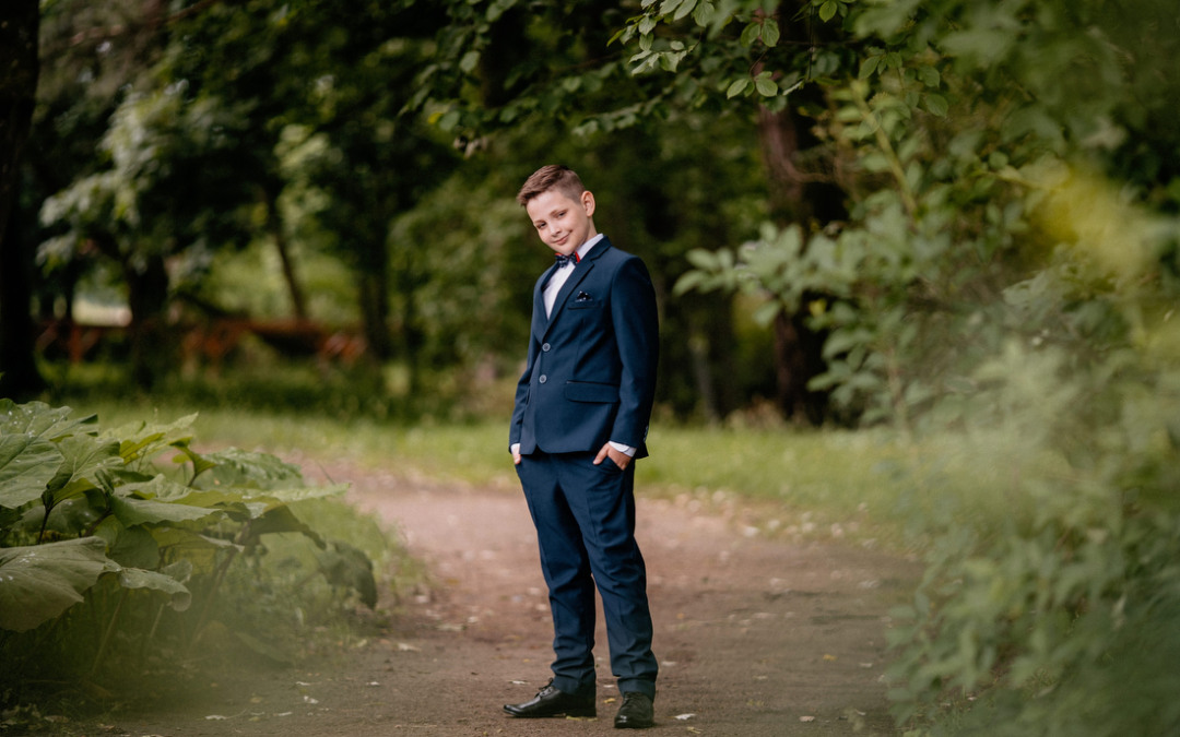 Sesja komunijna Macieja | Park w Radziejowicach